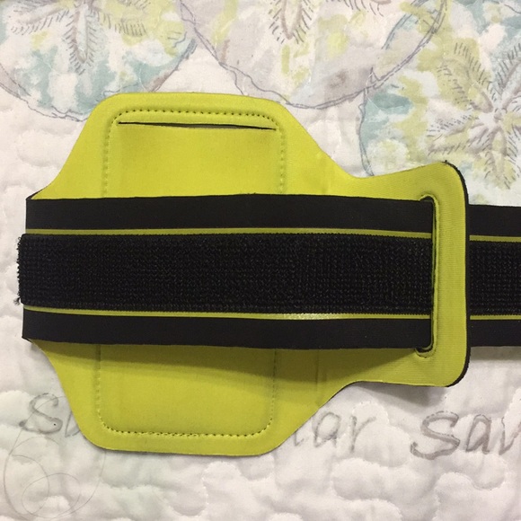 Belkin Running Band for iPhone 5 - Picture 3 of 3